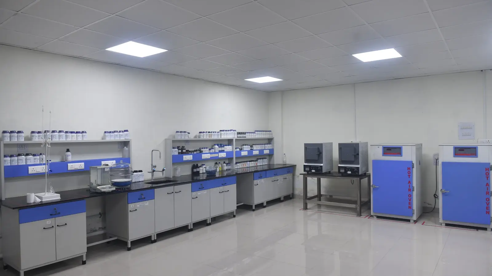 Analytical instruments on the quality laboratory benches