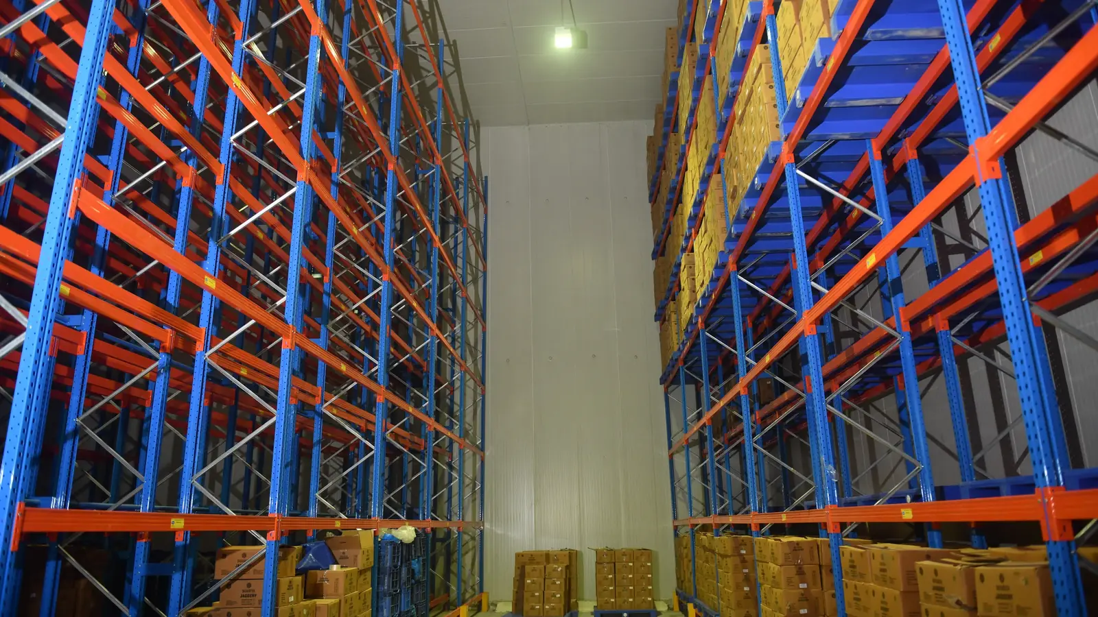 Pallet racking aisle in the dry warehouse